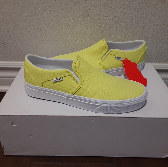 Vans - Picture 1 of 4